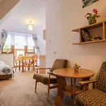 Gorski Osrodek Jezdziecki - Sniadania - Termy 住宿加早餐酒店 布库维纳塔然斯卡